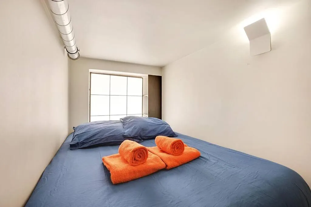 2Br Apart-70M2-Grand Boulevard Paris 0*,  France